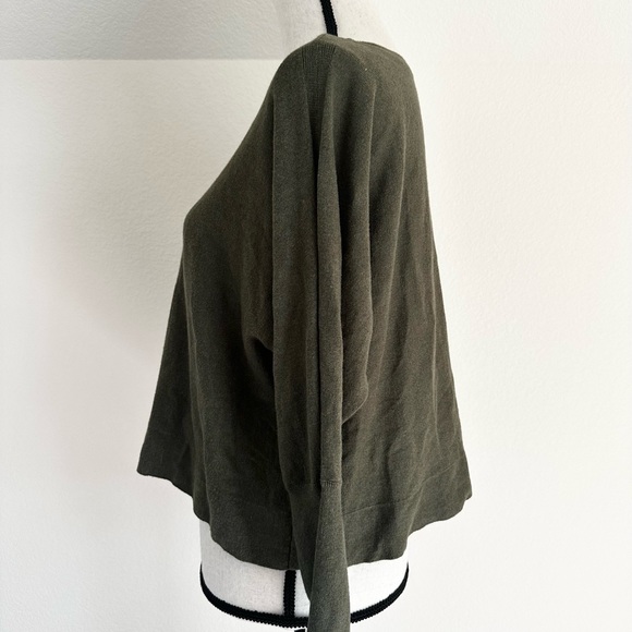 Cabi Pullover Sweater Olive Green Cropped Top Size Large Long Sleeve - Picture 2 of 7
